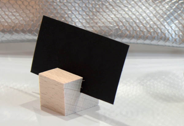 Mini socle bois carré 20x20x20 mm - Rainure droite