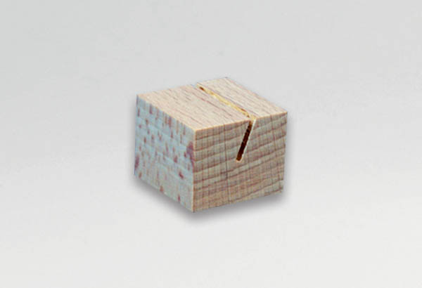 Mini socle carré de 25 x 25 x 20 mm en bois - Rainure inclinée