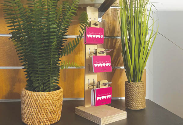 Colonne de comptoir en bois avec broches en métal - 410 x 60 mm