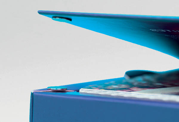 Pastille adhésive magnétique de Ø 9.5 mm et d'épaisseur 0.75 mm - Force 350 g/cm2