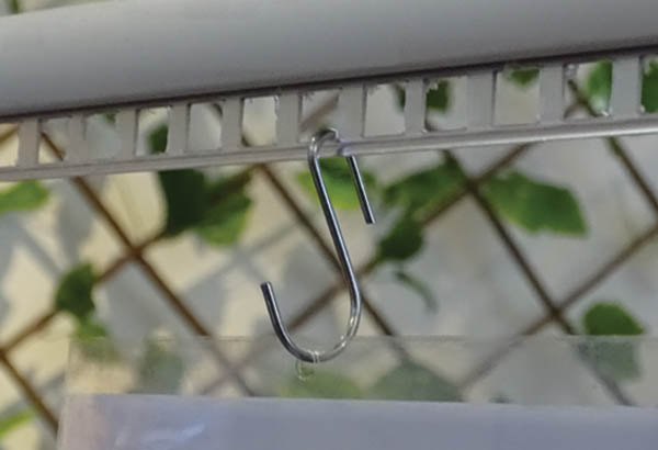 Crochet S asymétrique en métal - Fil de Ø 2 mm - Hauteur 45 mm