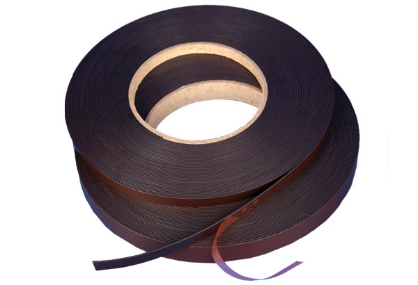 Rouleau magnétique adhésivé PVC / PET / Acrylique - 19 mm x 30 m