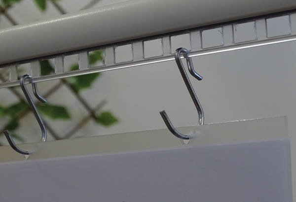 Crochet en "S" asymétrique avec fil métal de Ø 2 mm - Hauteur 39 mm