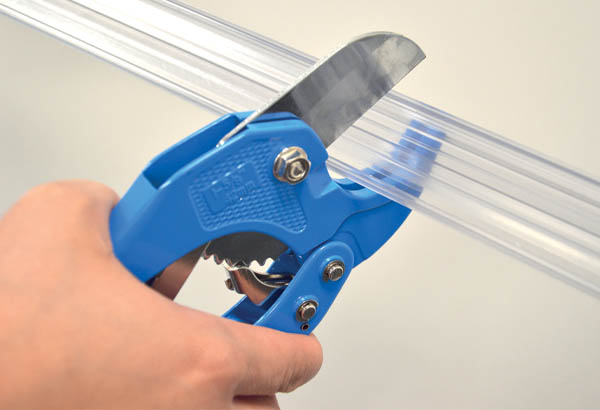 Pince bleue de découpe pour profil