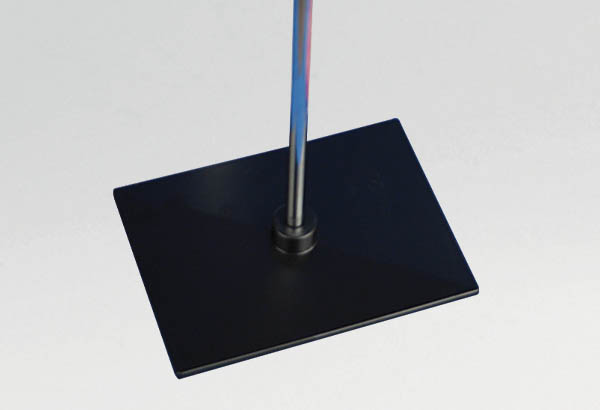 Socle rectangulaire noir de 200 x 150 mm en plastique pour tige de Ø 12 mm