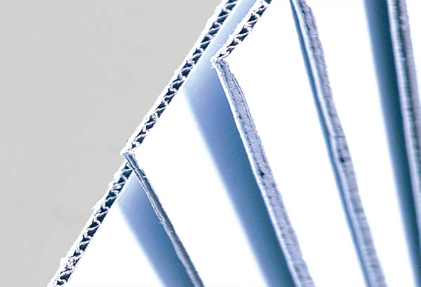 Carton microcannelure blanc 2 faces de 1500μ et 520g - 800 x 1200 mm