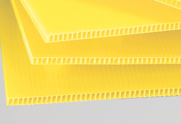 Plaque polypro alvéolaire jaune citron de 3 mm et 450g - 800 x 1200 mm