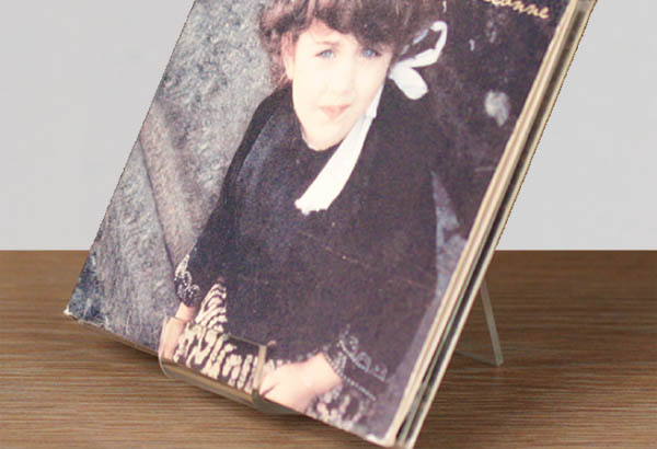 Porte produit incliné avec retour avant de 12.5 mm en acrylique - 100 x 40 mm