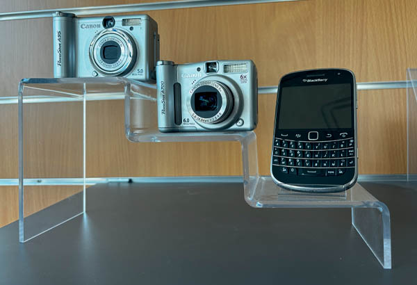 Podium escalier 3 marches en acrylique de 3 mm - 150 x 310 x 100 mm