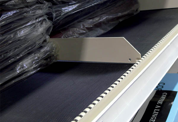 Tapis antiglisse noir en caoutchouc rainuré - 3 m x 400 mm x 3 mm