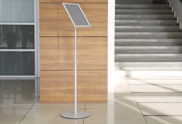 Cadre clippant sur pied avec profil en aluminium et tige télescopique - Format A3