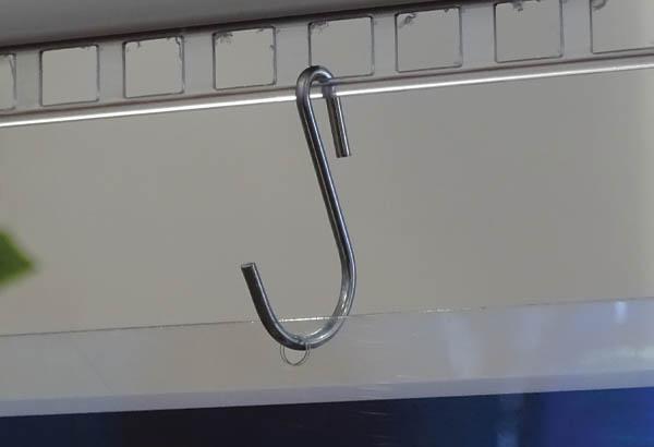 Crochet S asymétrique en métal - Fil de Ø 2 mm - Hauteur 40 mm