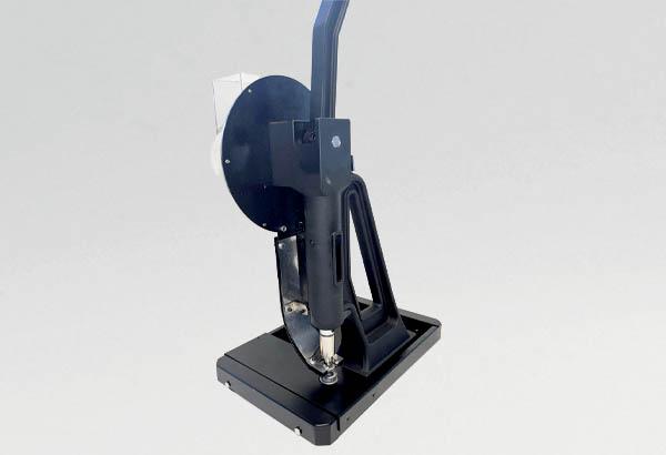 Presse semi automatique pour oeillet métal de Ø 12 mm Presse semi automatique pour oeillet métal de Ø 12 mm