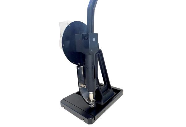 Presse semi automatique pour oeillet métal de Ø 12 mm