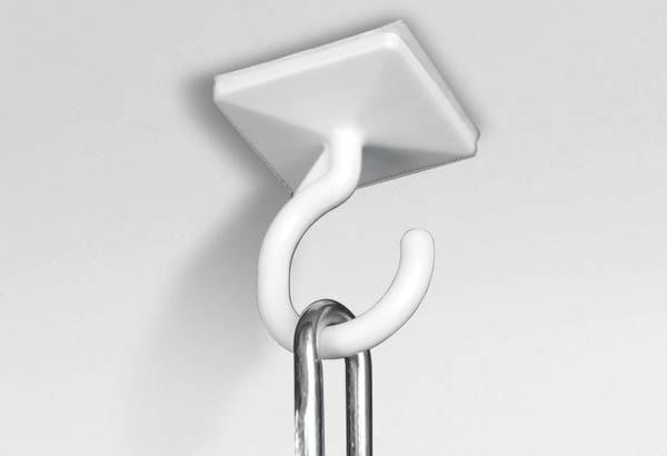 Crochet ouvert en PVC blanc avec base adhésive carrée de 25 x 25 mm