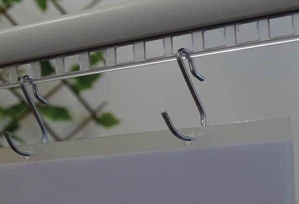 Crochet en "S" asymétrique avec fil métal de Ø 2 mm - Hauteur 39 mm