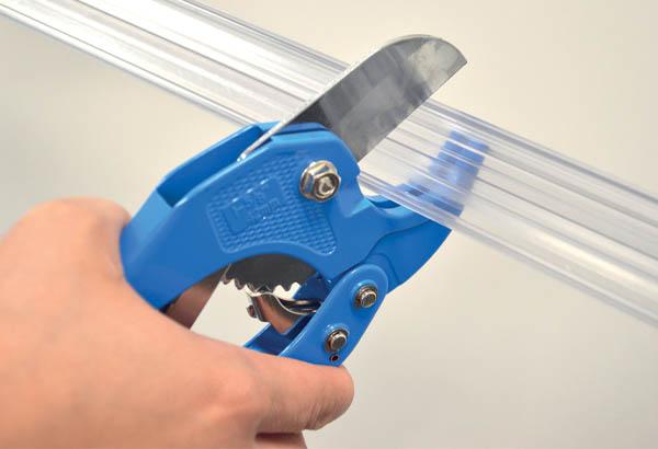 Pince bleue de découpe pour profils PVC