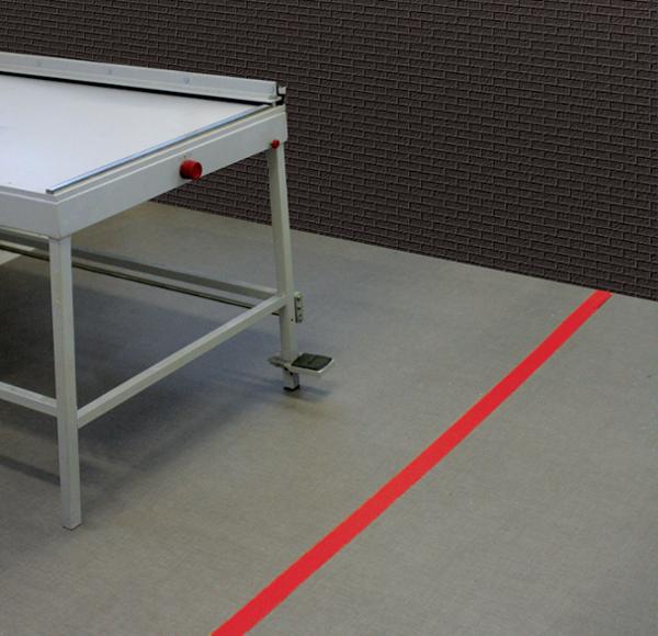 Ruban de marquage Ultramarque® adhésivé 1 face de 50 mm x 33 m - Rouge