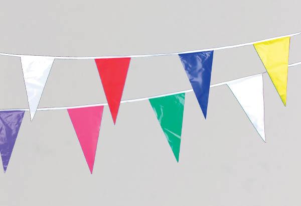 Guirlande uni de 10 m et 20 fanions de différentes couleurs