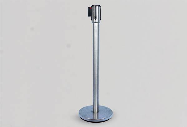 Kit poteau de 935 mm avec sangle noire de 2.7 m et socle chromé de Ø 300 mm