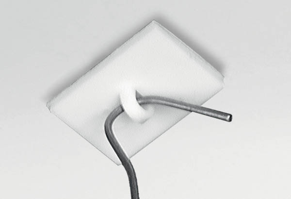 Crochet fermé en PVC blanc avec base adhésive rectangle de 27 x 37 mm - Injecté Crochet fermé en PVC blanc avec base adhésive rectangle de 27 x 37 mm - Injecté