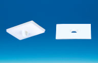 Crochet fermé en PVC blanc avec base adhésive rectangle de 20 x 40 mm - Platine Crochet fermé en PVC blanc avec base adhésive rectangle de 20 x 40 mm - Platine