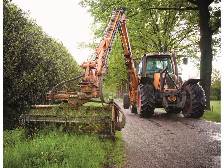 Débroussailleuse sur tracteur