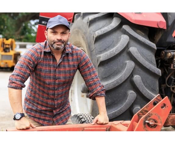 Concessionnaire agricole chez son client