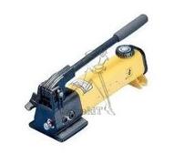 Single-acting manual pump 700 bar 2