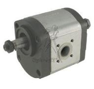 PUMP FOR STILT TRACTOR BOBARD