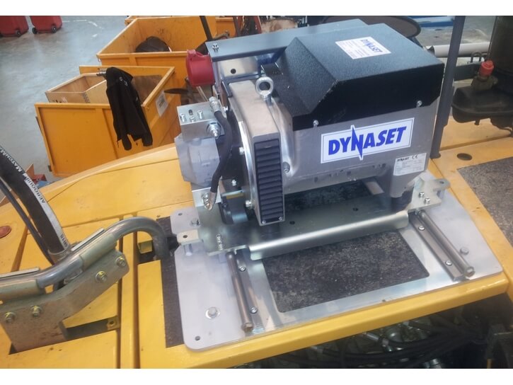 Hydraulically driven generator